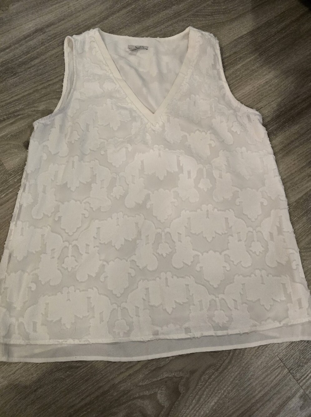 Halogen White Sleeveless V‑Neck Textured Blouse
